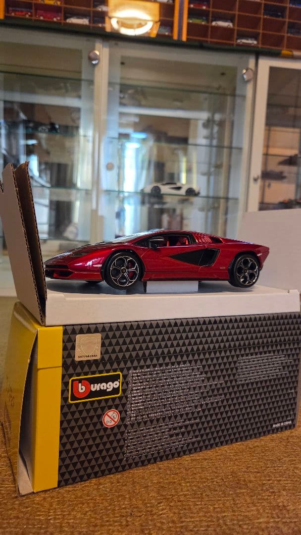 1/24 ブラーゴ ランボルギーニ カウンタック LPI800-4