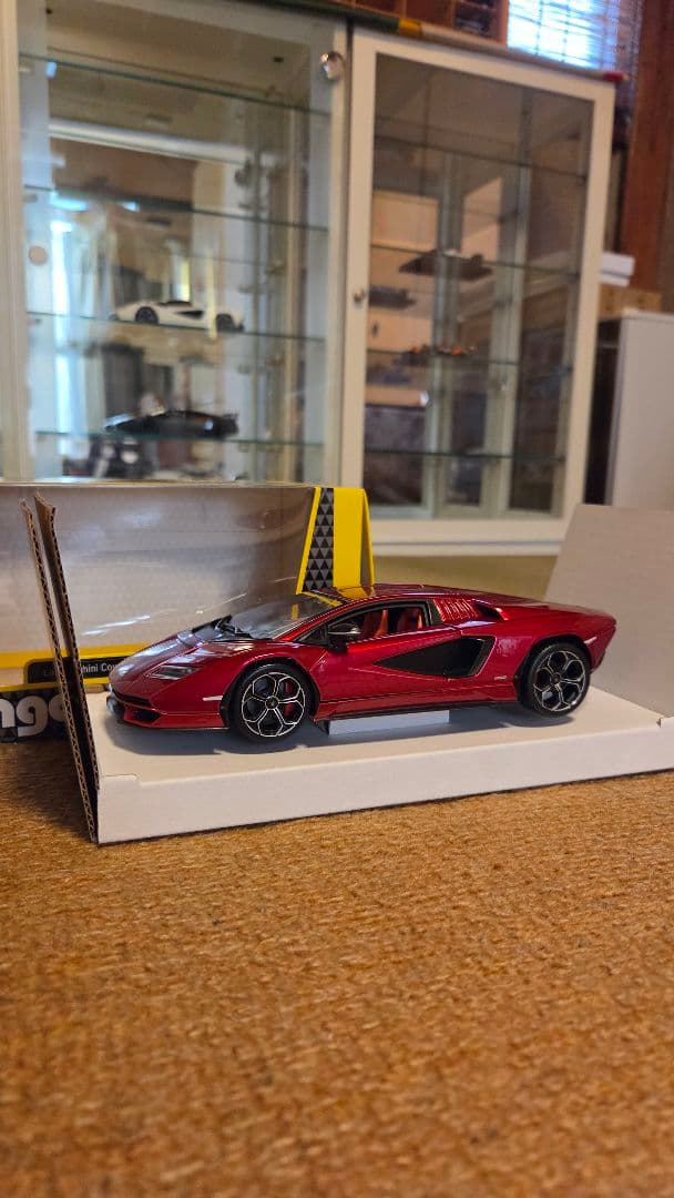 1/24 ブラーゴ ランボルギーニ カウンタック LPI800-4