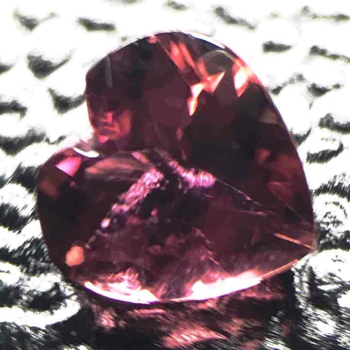 天然ピンクトルマリン 【ハートシェイプカット】 0.475ct
