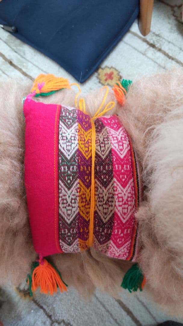 [ペルー]　本物の毛を 使った アルパカ の特大置き物　[インテリア]