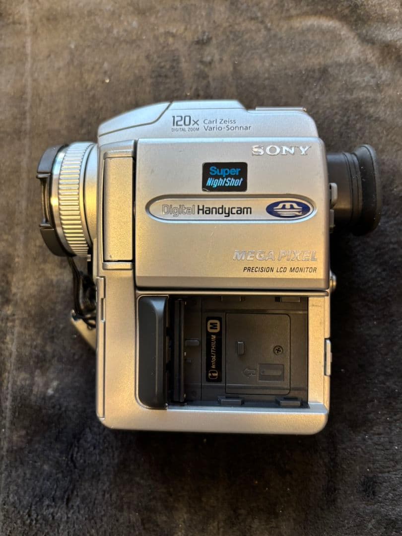 SONY DCR-PC110 デジタルビデオカメ　miniDV(ジャンク品)