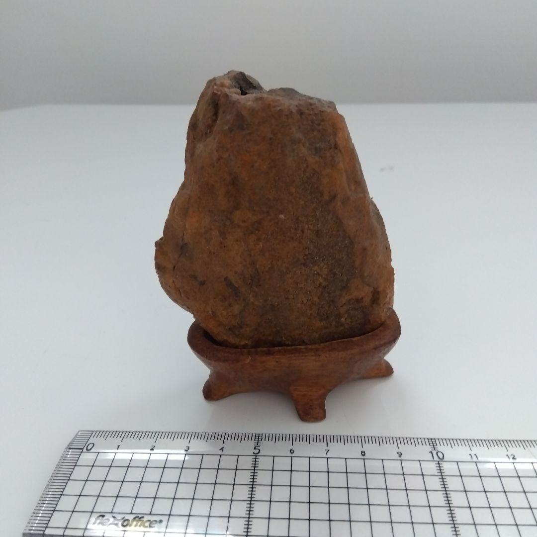 自然石 水石 木製台座付き 約8cm高 自然の穴あり 壺石　一輪挿し