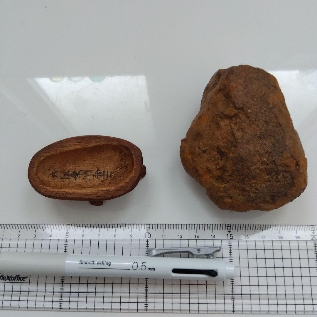 自然石 水石 木製台座付き 約8cm高 自然の穴あり 壺石　一輪挿し