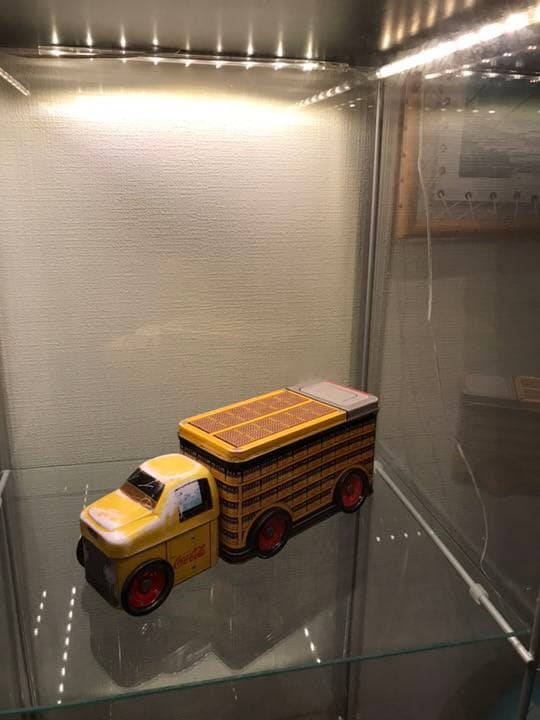 アンティークお菓子の缶のコカコーラの車