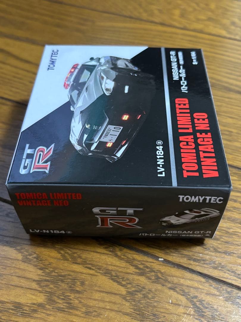 トミカリミテッド　ビンテージネオ　GT-R パトロールカー