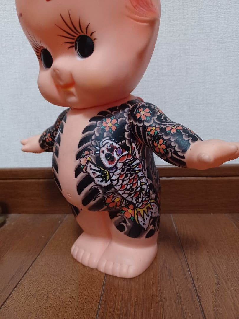 彫り刺青キュウピー　ソフビ人形