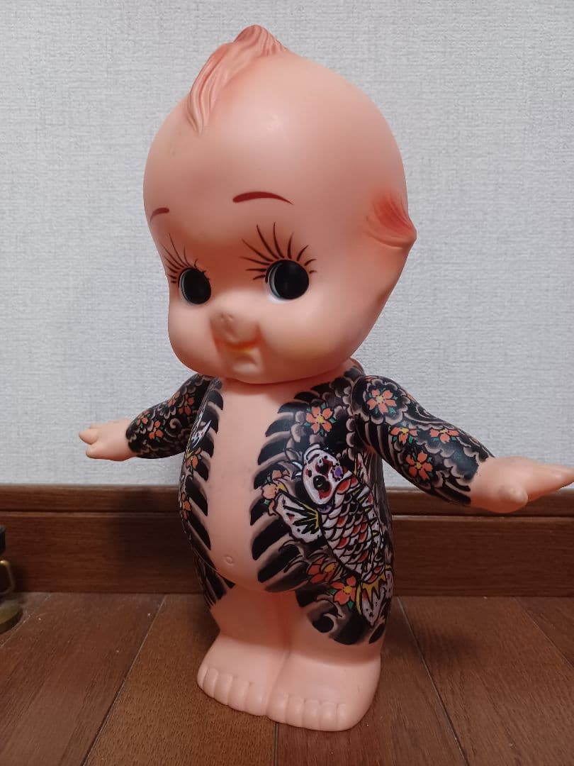 彫り刺青キュウピー　ソフビ人形