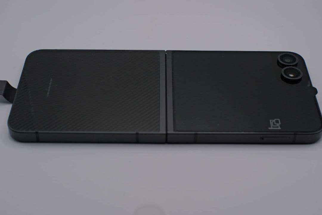 【美品】Galaxy zflip6 オンライン限定クラフテッドブラック