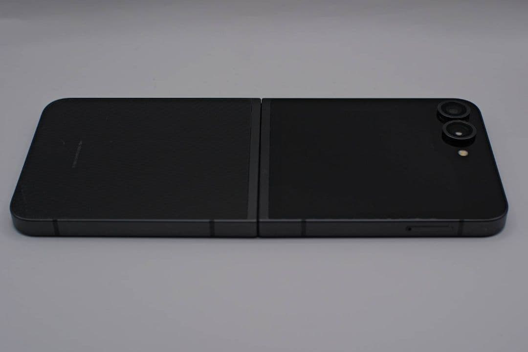 【美品】Galaxy zflip6 オンライン限定クラフテッドブラック