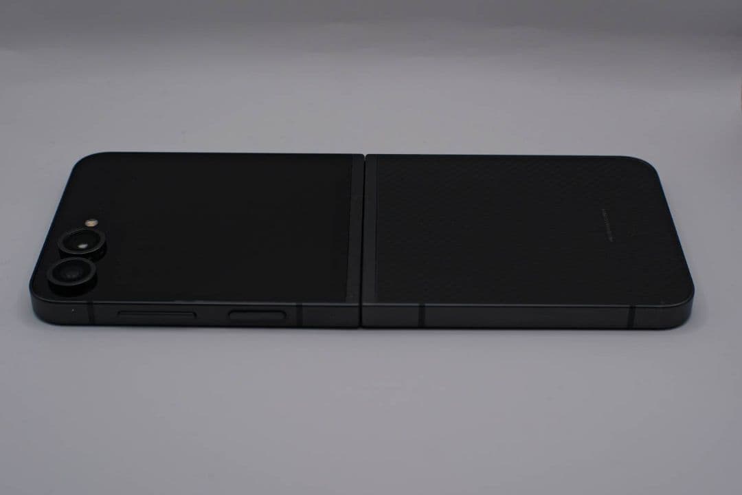 【美品】Galaxy zflip6 オンライン限定クラフテッドブラック