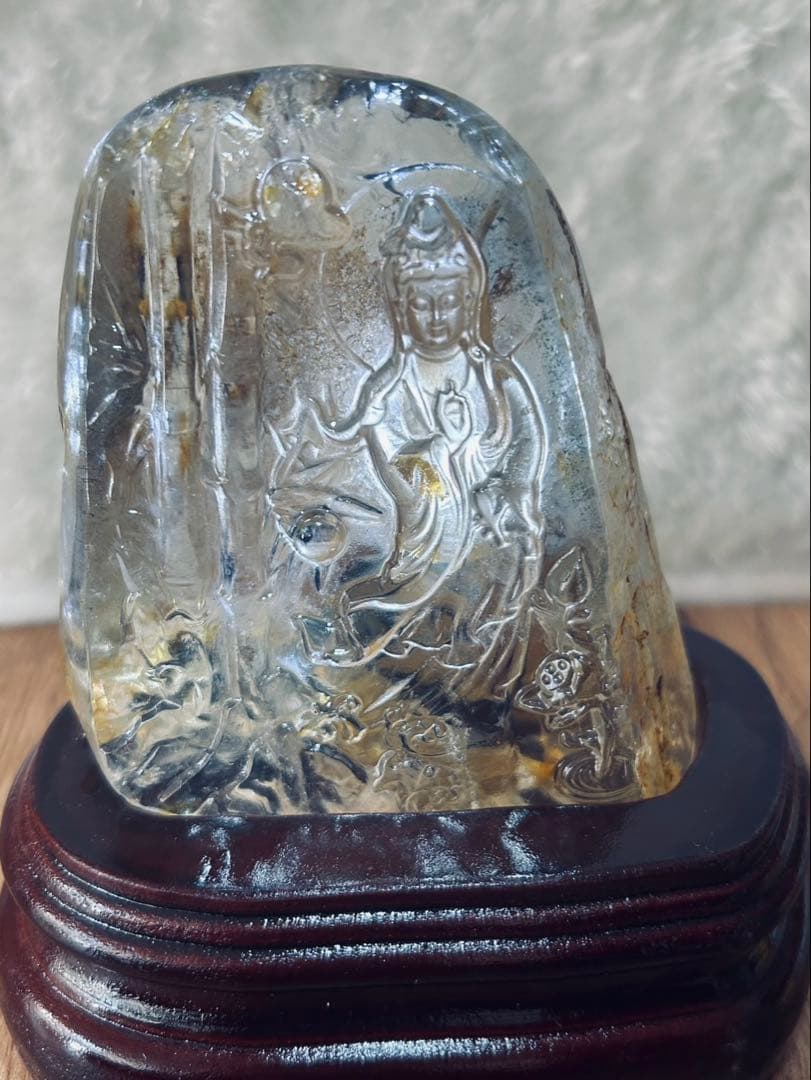 高品質 観音菩薩像彫刻 ヒーラー共生水晶 台座付き