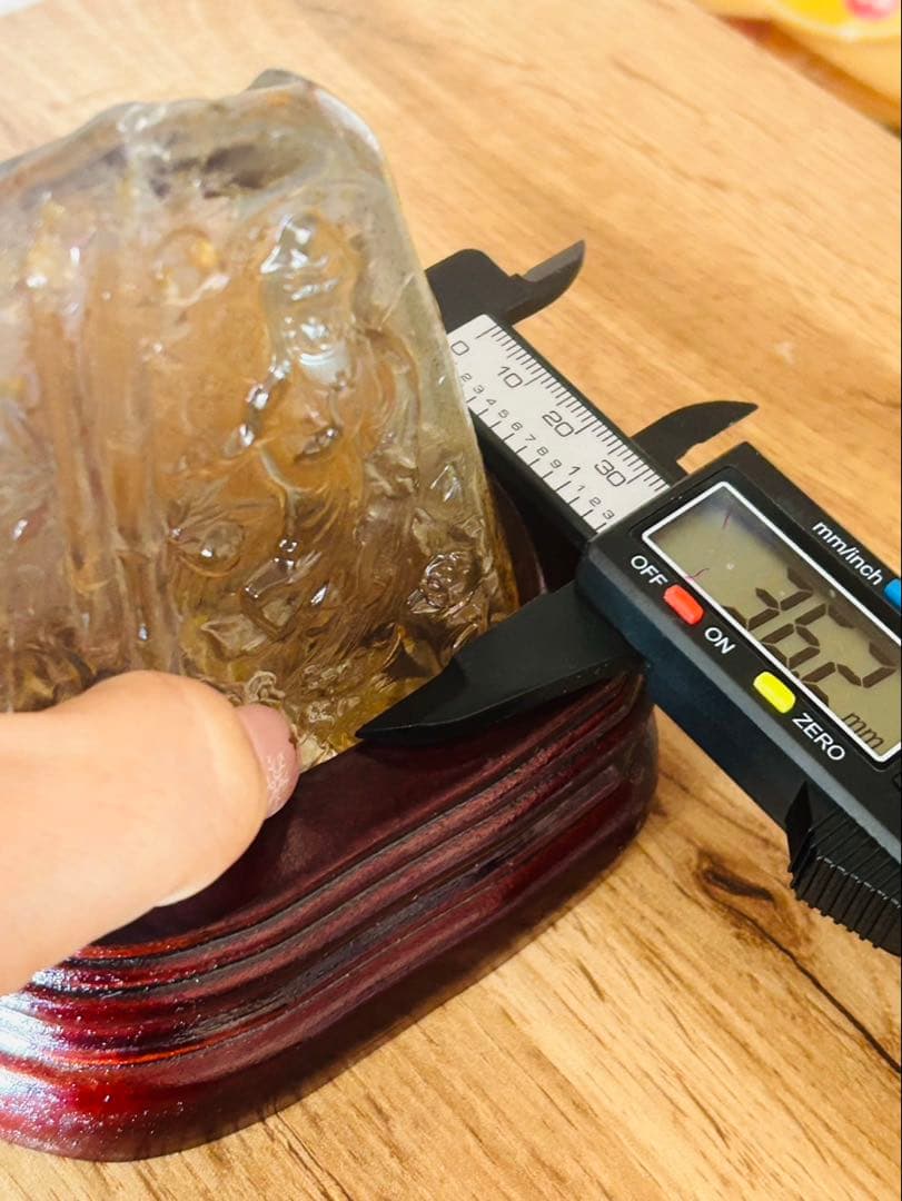 高品質 観音菩薩像彫刻 ヒーラー共生水晶 台座付き