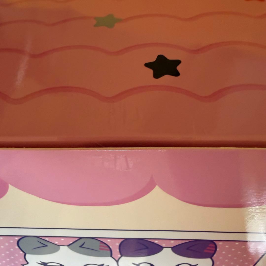 おすわりME:EYE’s ミャイズ　加藤心　CORON