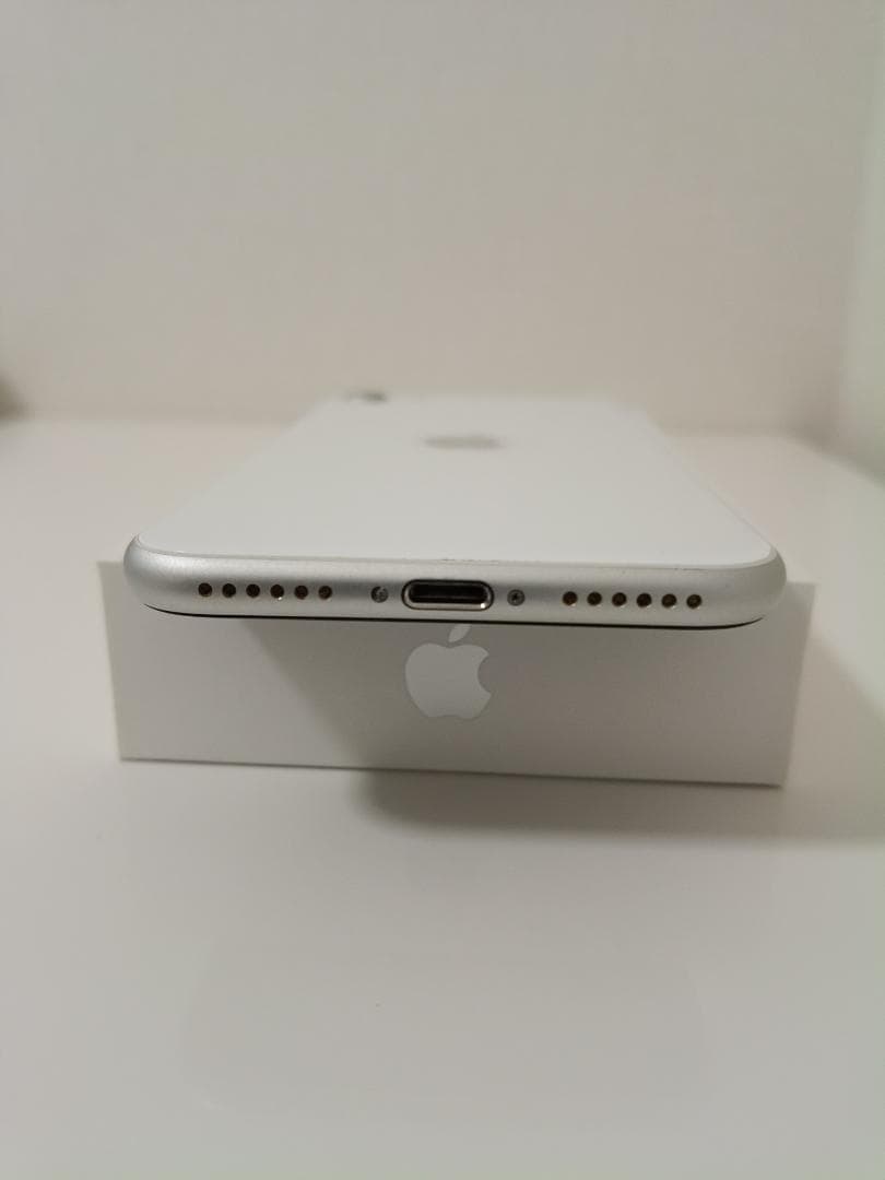 【美品】iPhone SE2 64GB ホワイト SIMフリー 箱あり