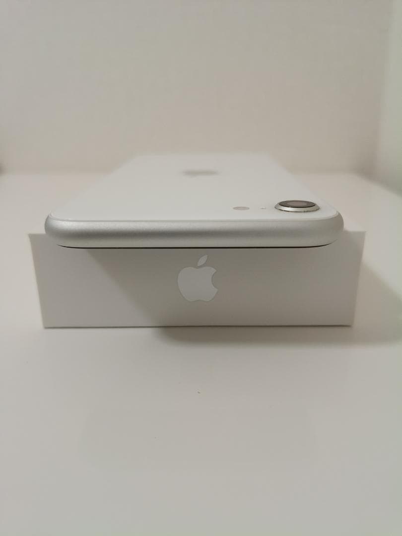 【美品】iPhone SE2 64GB ホワイト SIMフリー 箱あり