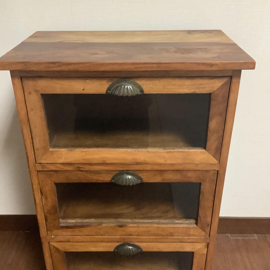 アンティーク風 木製ブラウンチェスト 3段 ガラス扉付き