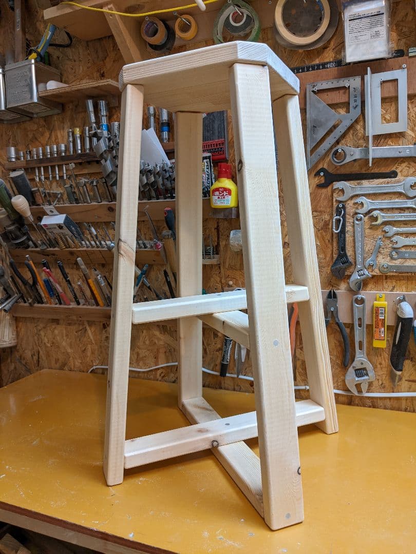 木製カウンタースツール（高さ 約62cm）無塗装