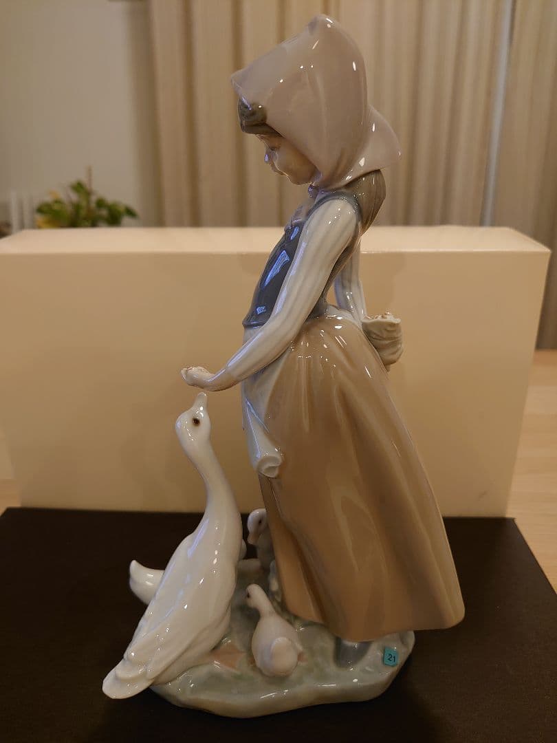 【美品 絶版 希少】LLADRO リヤドロ 1277『かたつむりをあげる少女』