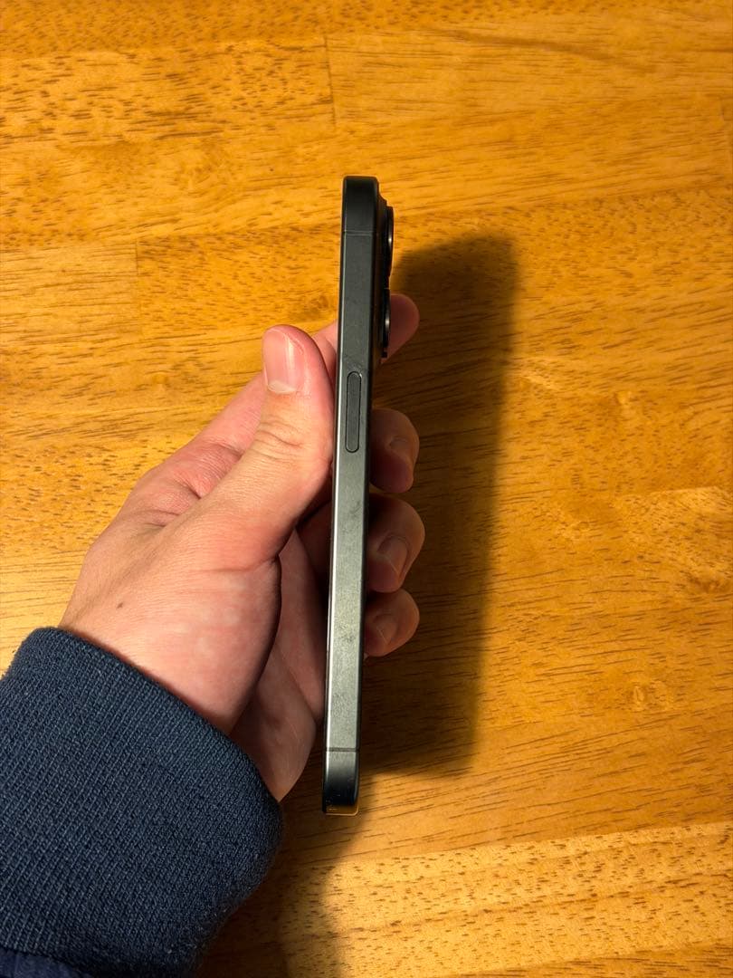 Apple iPhone 15 Pro 512GBスペースブラック 本体