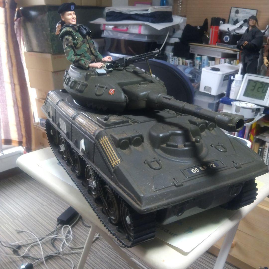 ドラゴン1/6女性兵士と同スケールのスコーピオン軽戦車かシュリダン戦車？のセット