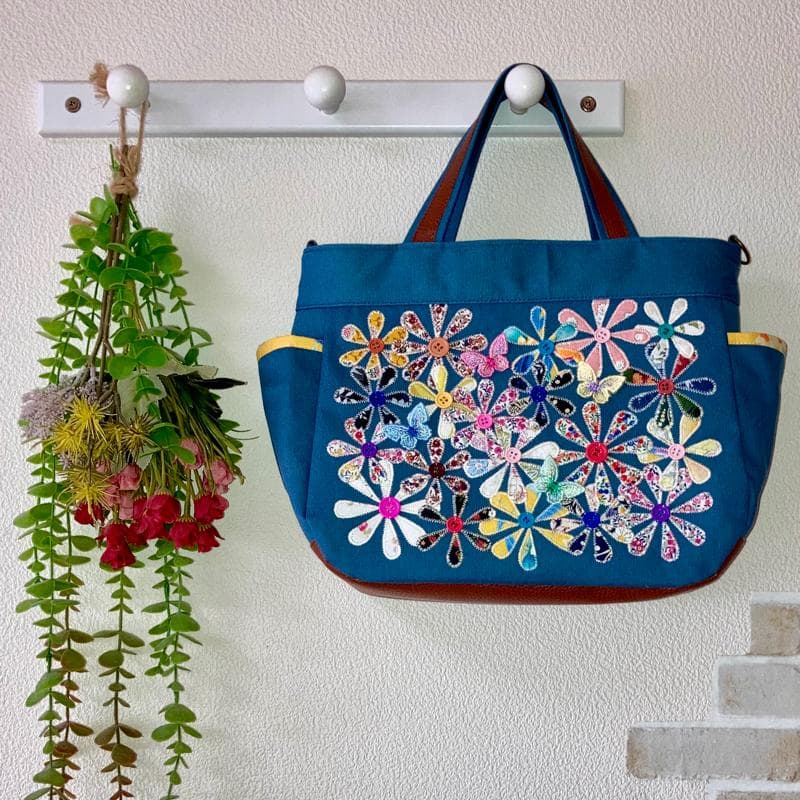 ☆新作！お出掛けトート☆3WAY☆リバティパッチワーク☆蝶々モチーフ☆帆布