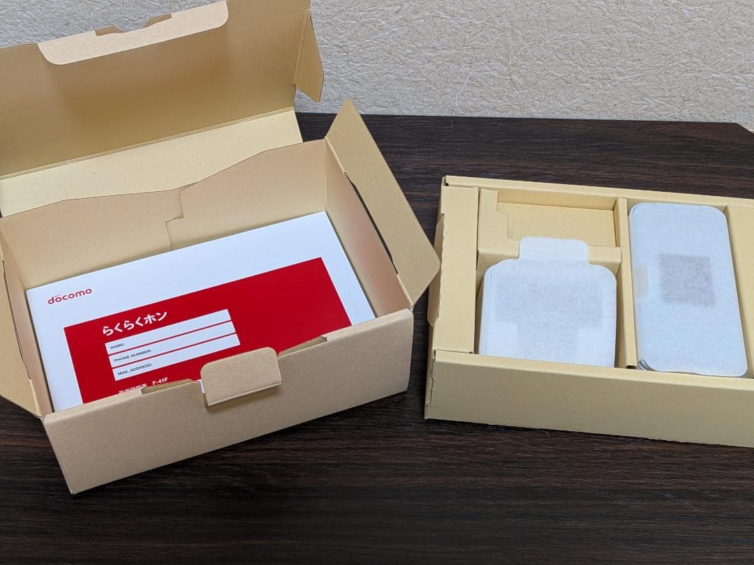 docomo らくらくホン F-41F ホワイト