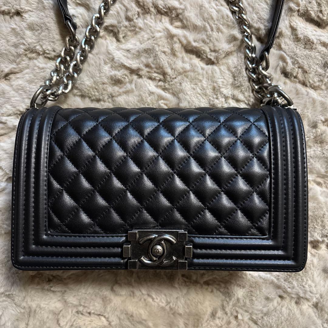 ノベルティ　レザーキルティング　ショルダーバック　ブラック