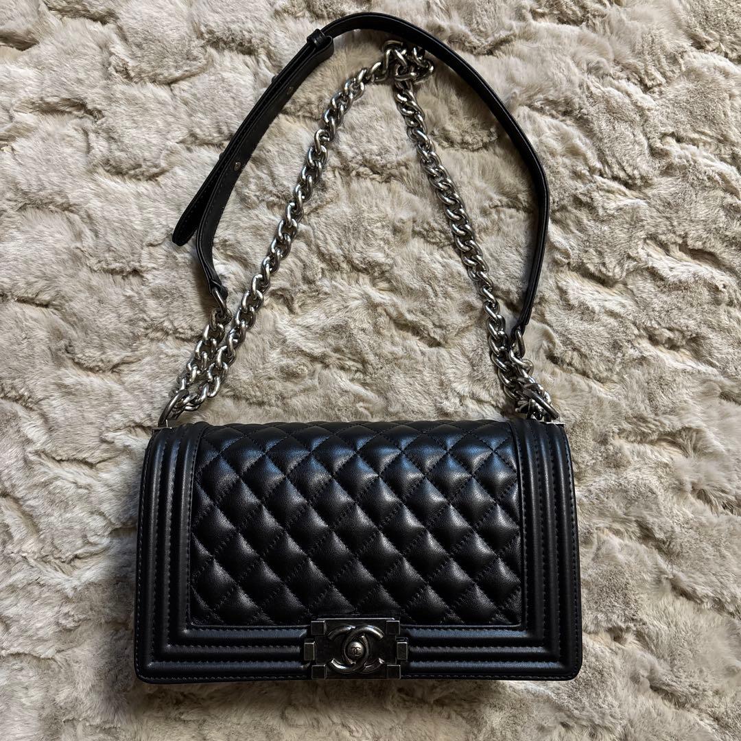 ノベルティ　レザーキルティング　ショルダーバック　ブラック