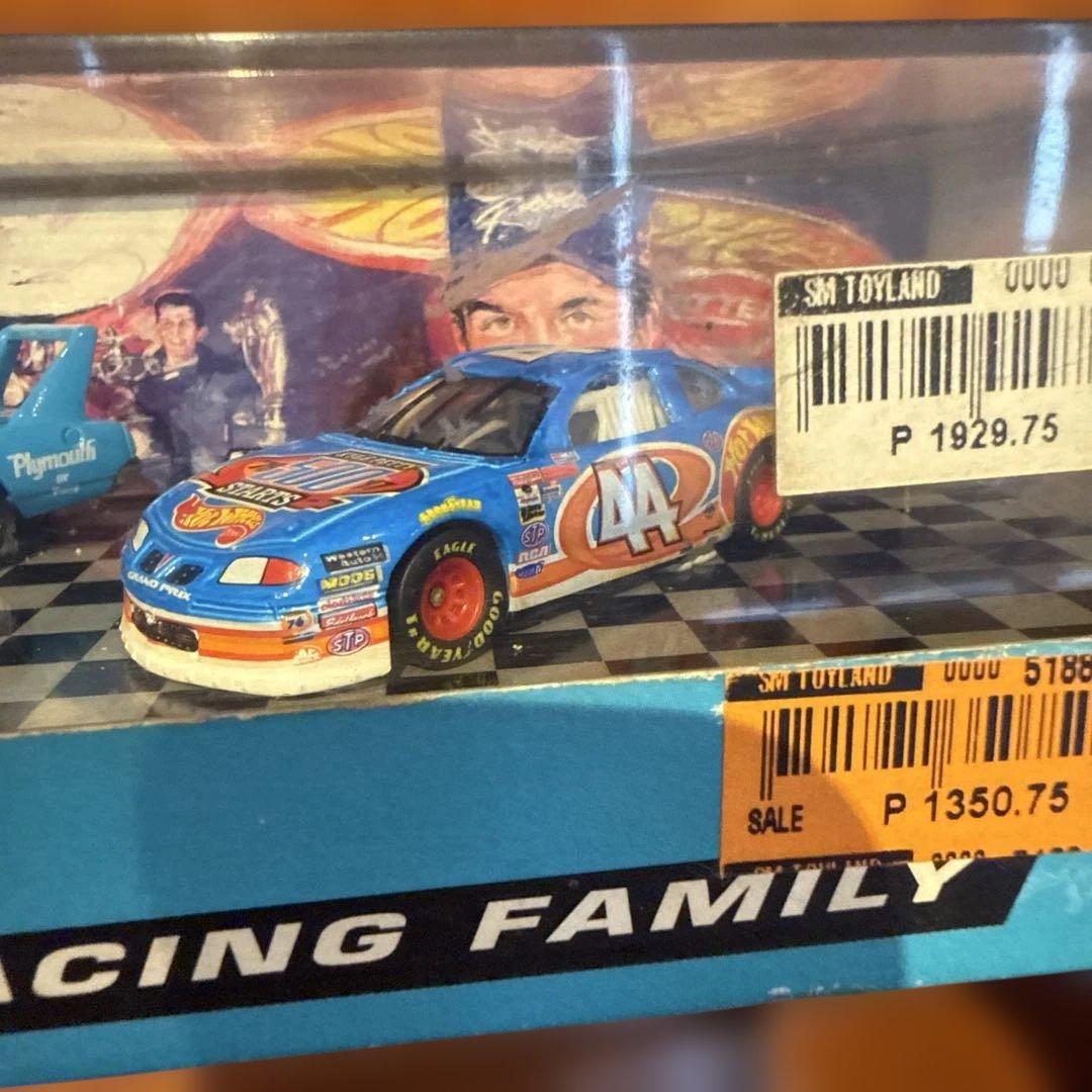 ミニカー No311. HW.NASCAR The PETTY Racing Family