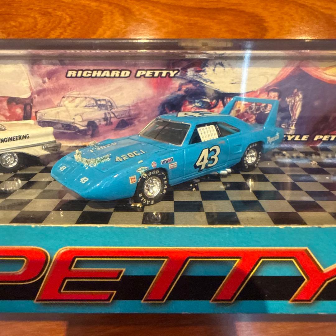 ミニカー No311. HW.NASCAR The PETTY Racing Family