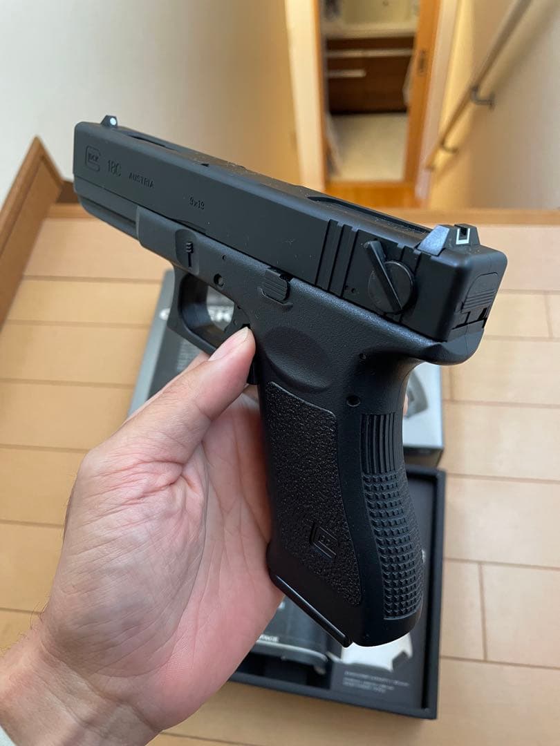 GLOCK 18C 電動ガン 2本マガジン付き