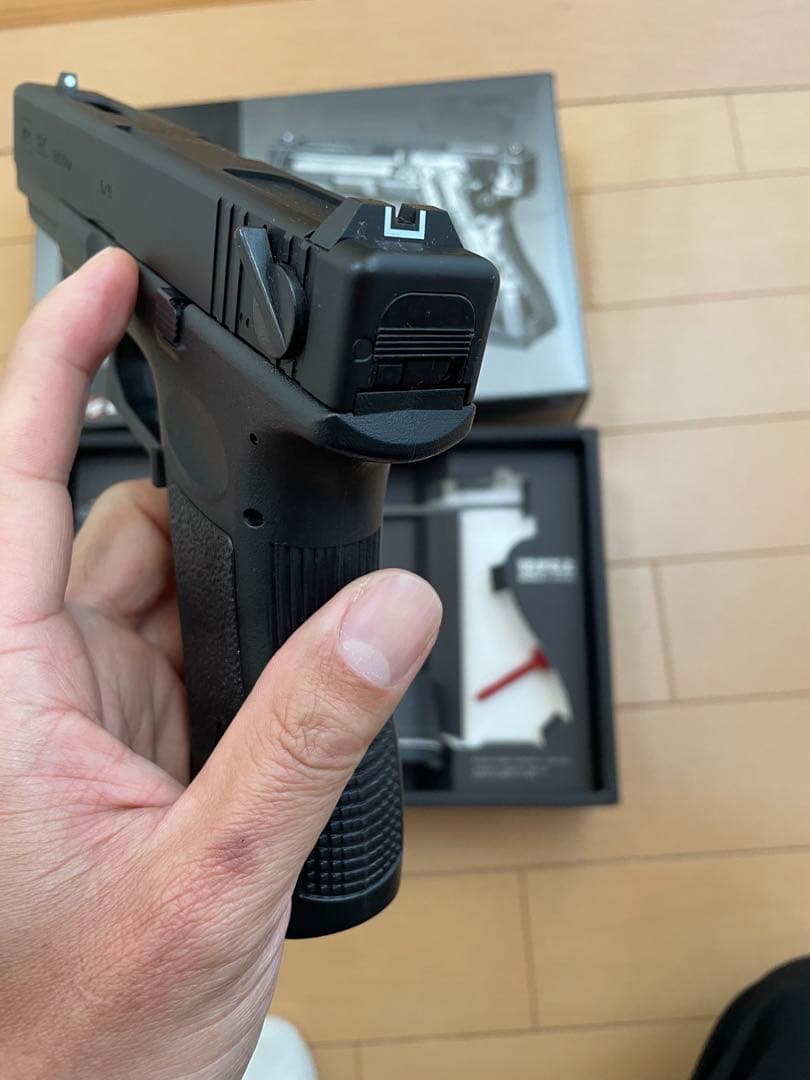GLOCK 18C 電動ガン 2本マガジン付き