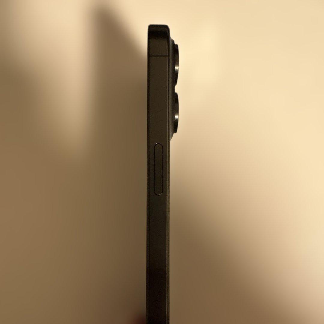 【美品】iPhone 15pro 256GB ブラックチタニウム　本体