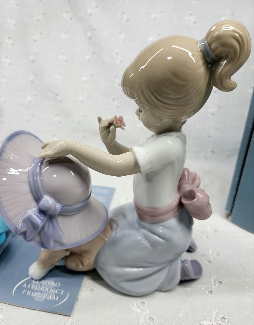 未使用近✨リヤドロ「おめかししようね」 6862 置物 オブジェ 箱 少女 犬
