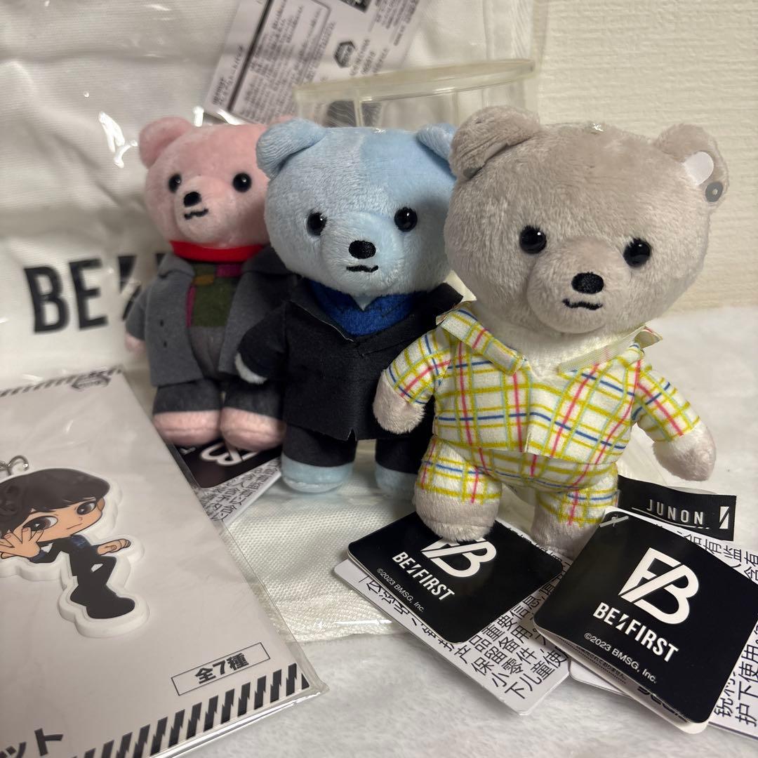 JUNONくまちゃん　缶バッジ　アクキー　新品