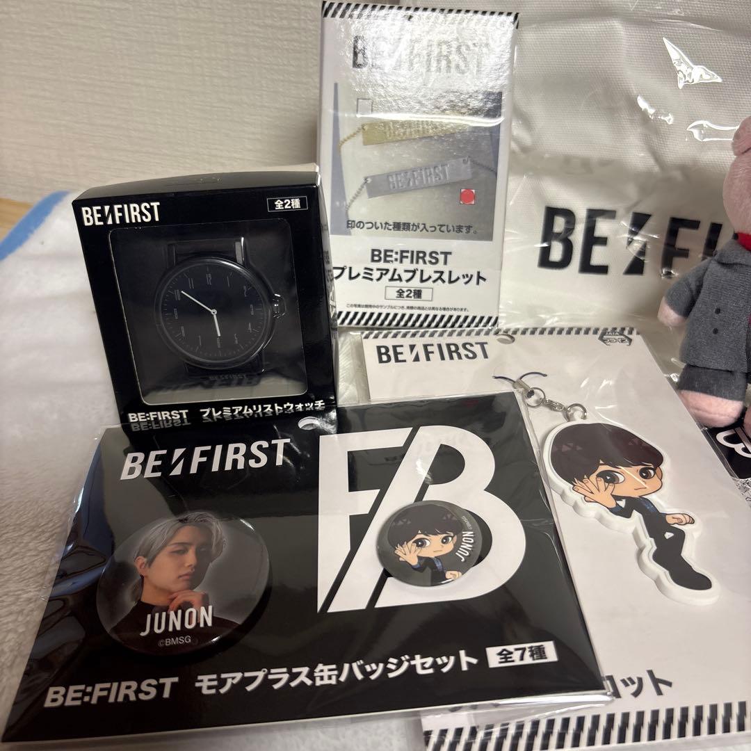 JUNONくまちゃん　缶バッジ　アクキー　新品