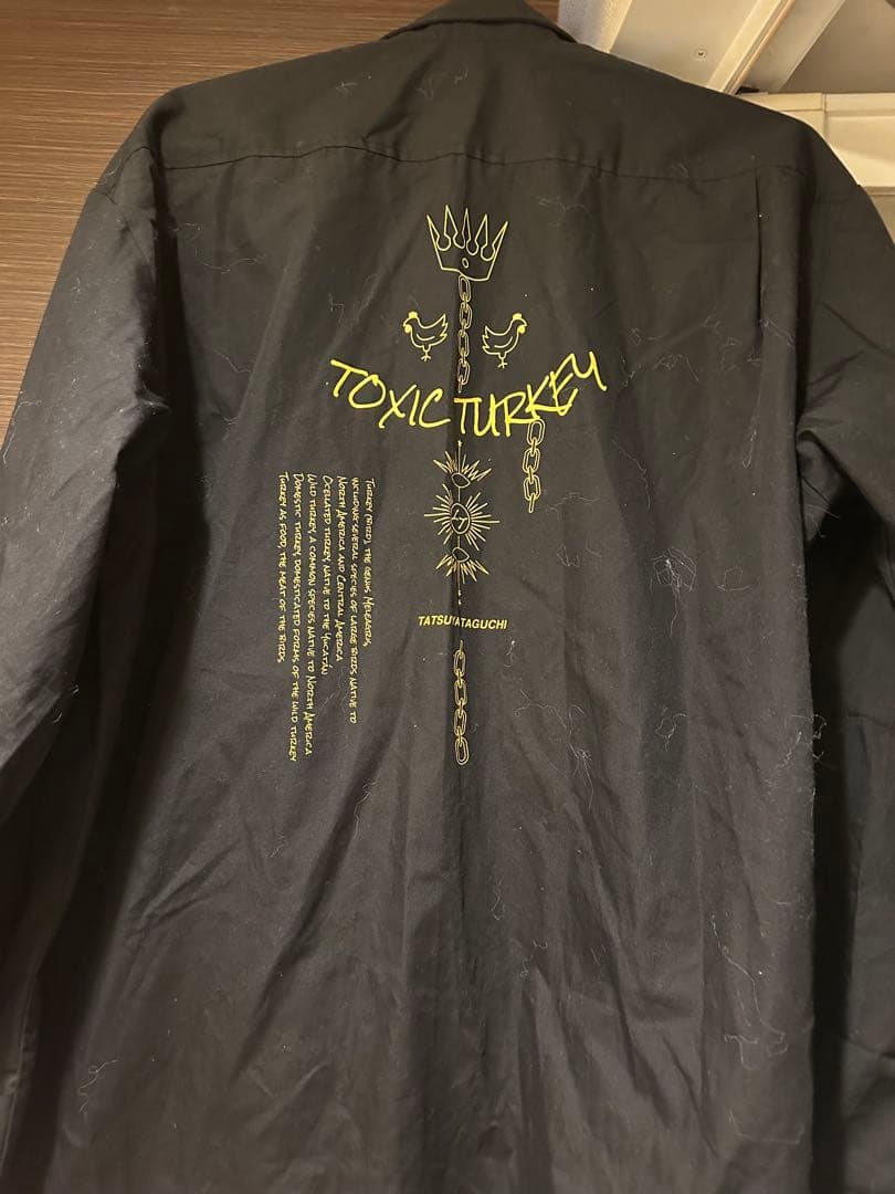 田口達也　TT TOXIC TURKEY / Black Yシャツ