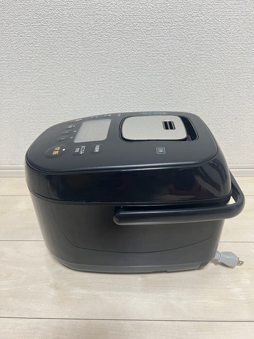 【2022年製・美品】アイリスオーヤマIH炊飯器5.5合炊き極厚火釜 ブラック