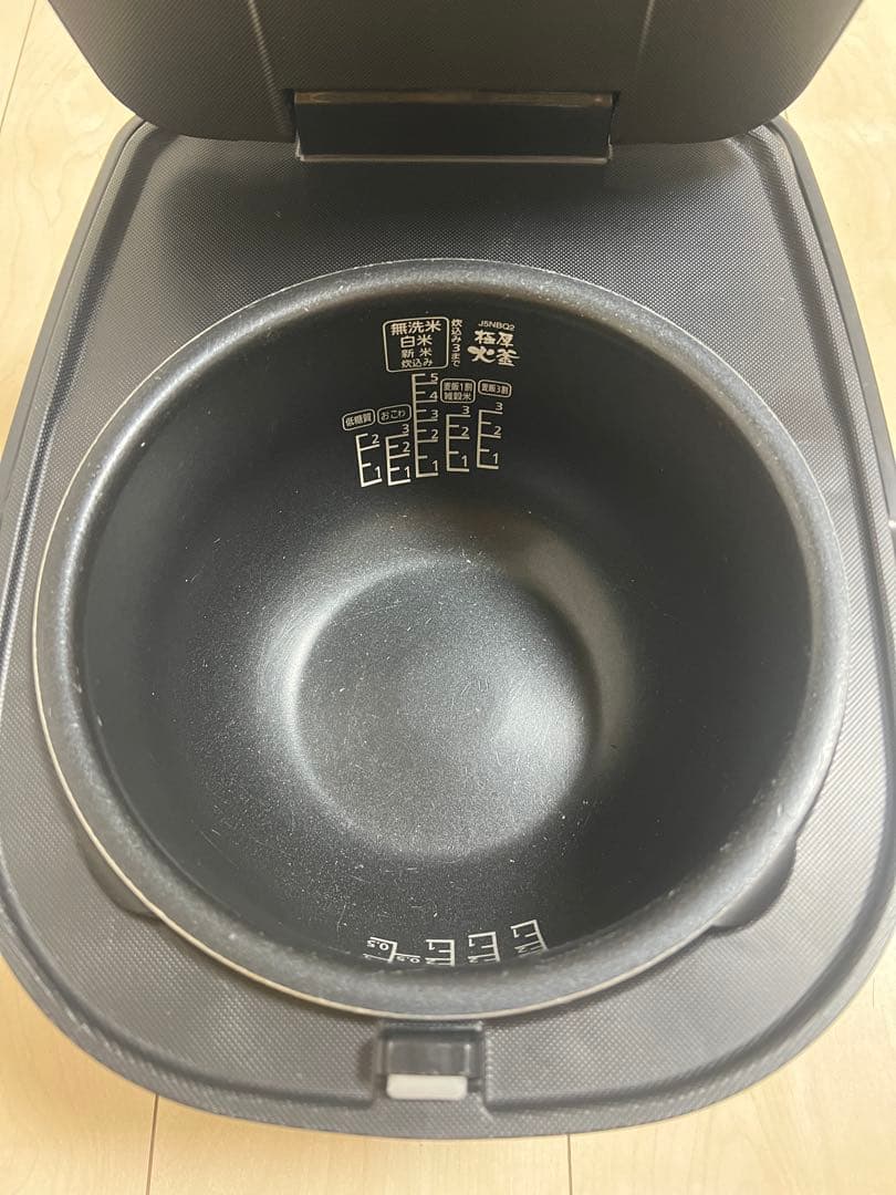 【2022年製・美品】アイリスオーヤマIH炊飯器5.5合炊き極厚火釜 ブラック