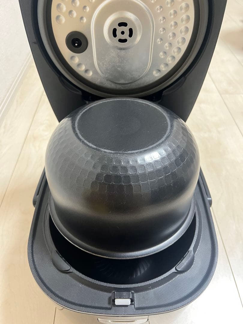 【2022年製・美品】アイリスオーヤマIH炊飯器5.5合炊き極厚火釜 ブラック