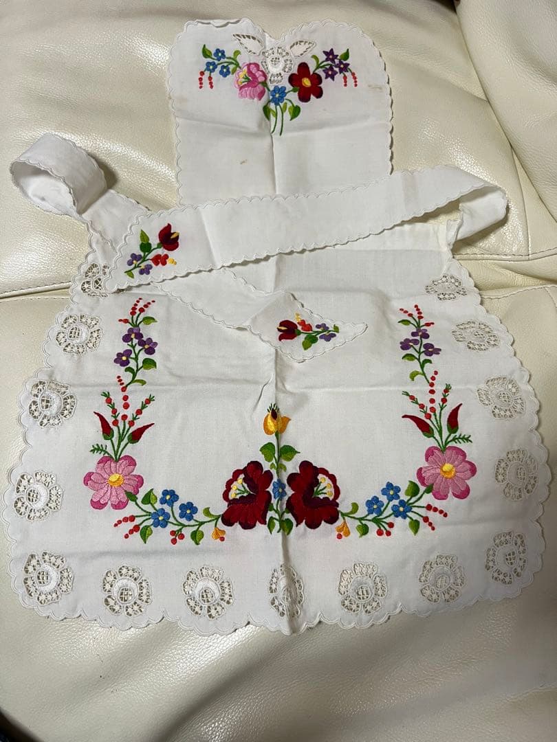 ハンガリー　カロチャ刺繍　エプロン