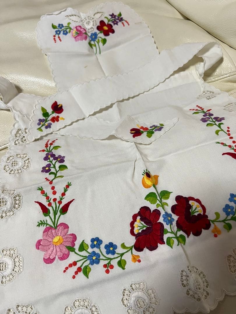 ハンガリー　カロチャ刺繍　エプロン