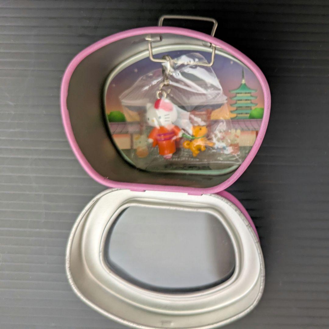 レア世界　子犬の散歩　柴犬　ファスナーマスコット　トランク缶