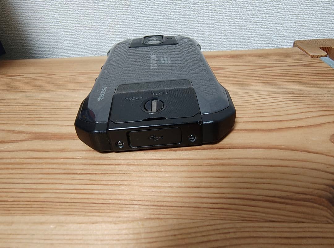 TORQUE G04 KYV46 ブラック