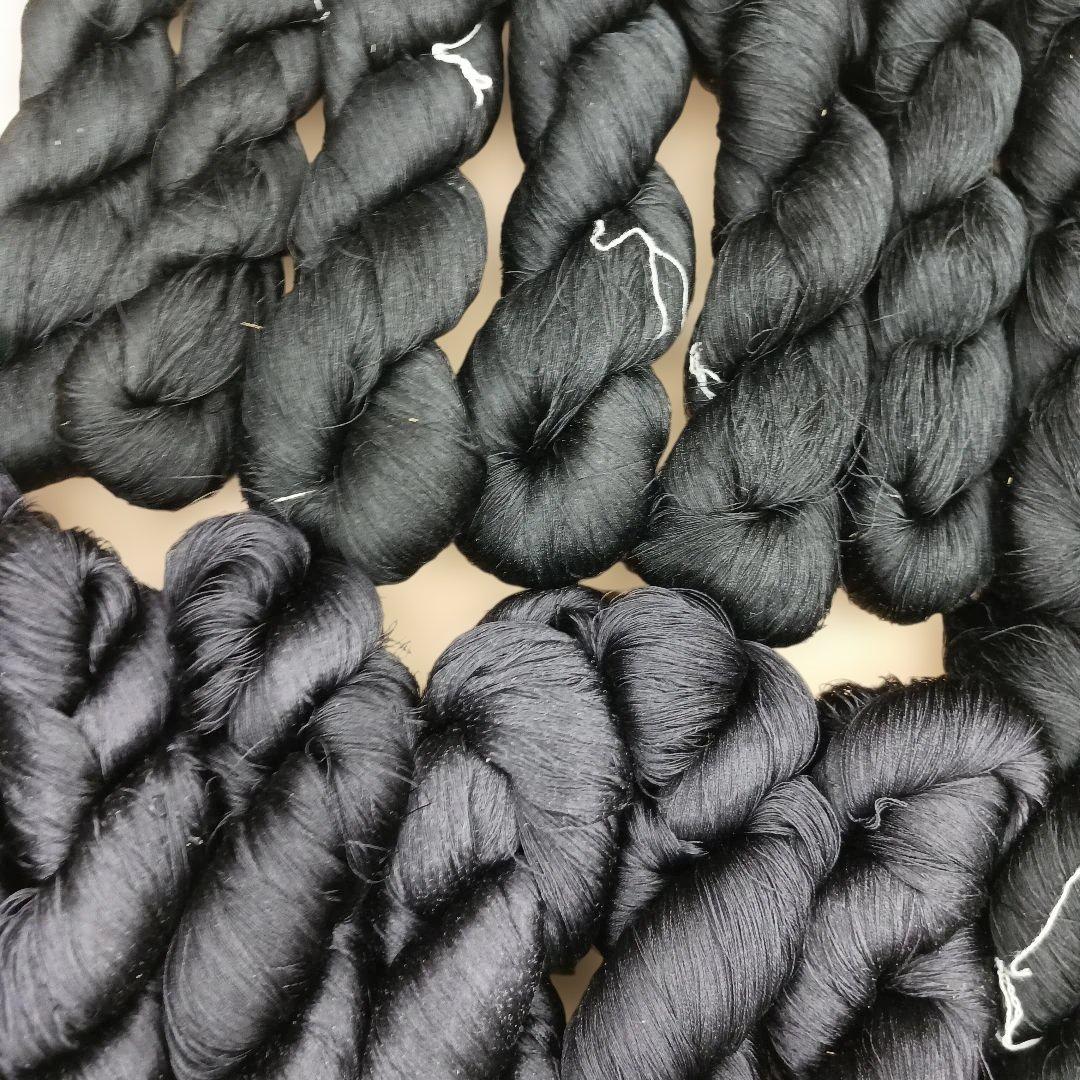 織物、組紐、刺繍手芸用絹糸黒系大量