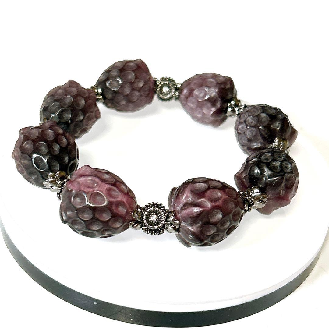 ボルドー色のいちごブレスレット　キャッツアイ