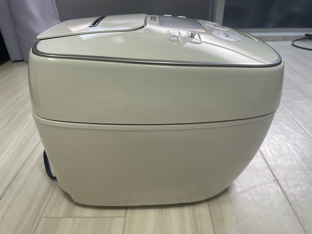 TIGER 炊飯器 JPB-H100 デジタル表示　ホワイト