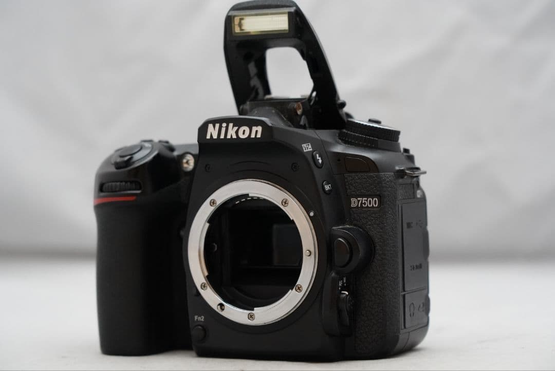 ニコン D7500 ボディ 1眼レフデジタルカメラ 実用品 扱いやすい高性能機