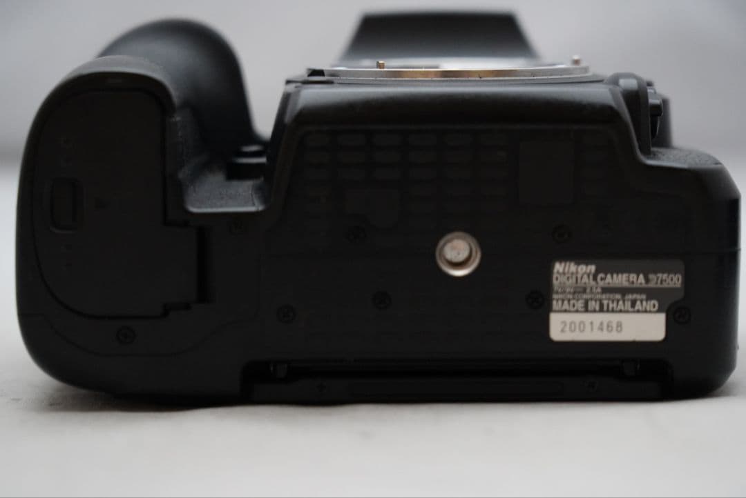 ニコン D7500 ボディ 1眼レフデジタルカメラ 実用品 扱いやすい高性能機