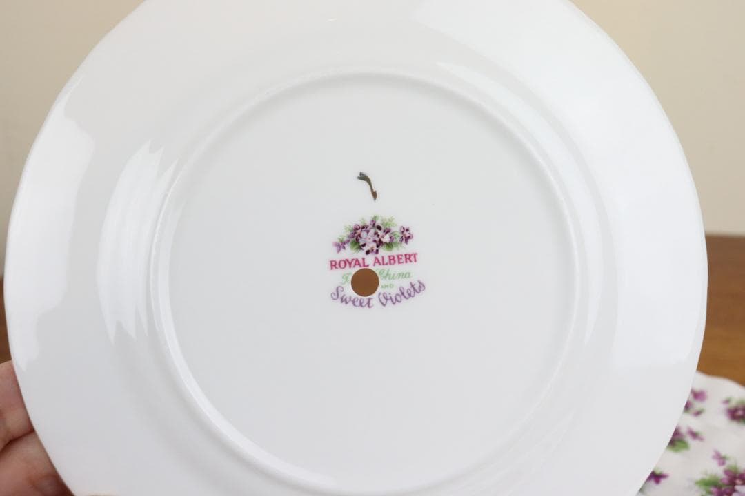 ロイヤルアルバート　スウィートバイオレット　アフタヌーンティースタンド　イギリス